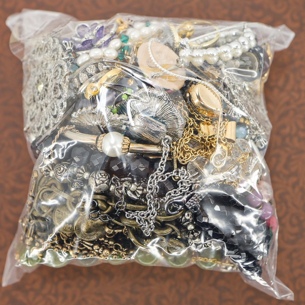 Mystery lot assortment wearable vintage jewelry #3 vintage to now 1 lb 13 oz